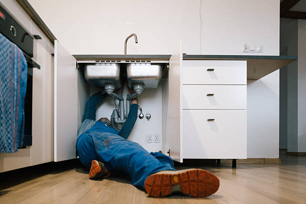 Professional Plumbing technician working in La Crescenta, CA